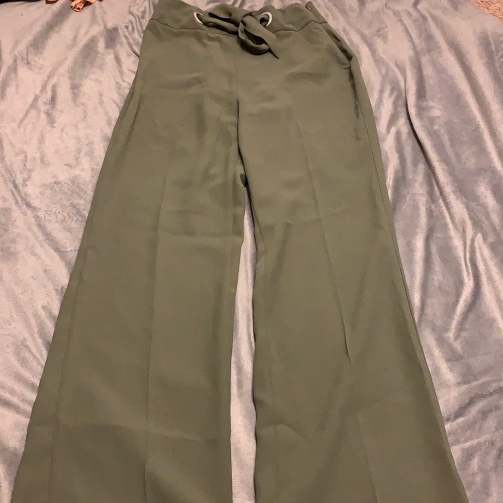 High waisted dress pants. Hunter green, super cute for fall outings.